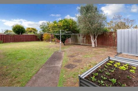 Photo of property in 28 Jillteresa Crescent, Half Moon Bay, Auckland, 2012