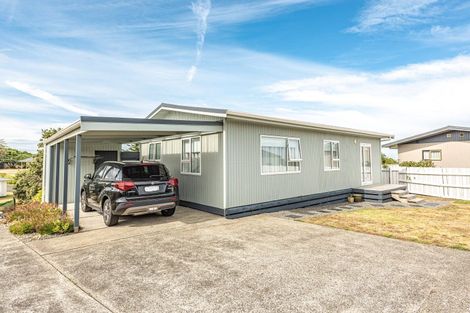 Photo of property in 43 Rangiora Street, Castlecliff, Whanganui, 4501