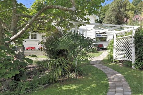 Photo of property in 19 Milton Terrace, Picton, 7220