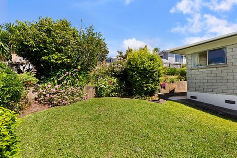 Photo of property in 2/4 Dalwhinnie Parade, Highland Park, Auckland, 2010