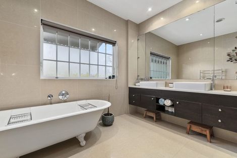 Photo of property in 52 Hinemoa Street, Birkenhead, Auckland, 0626