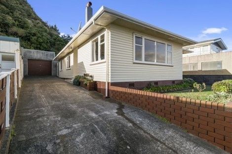 Photo of property in 81 Breaker Bay Road, Breaker Bay, Wellington, 6022