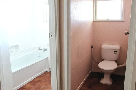 Photo of property in 13 Easton Park Parade, Glenfield, Auckland, 0629