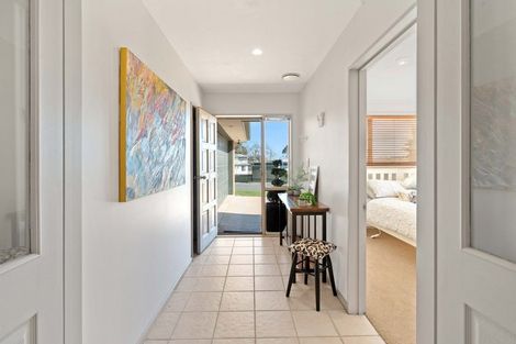 Photo of property in 1 Edgewater Lane, Halswell, Christchurch, 8025