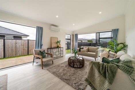 Photo of property in 8 Whitten Way, Wallaceville, Upper Hutt, 5018
