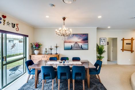 Photo of property in 219 Mcleod Street, Camberley, Hastings, 4120