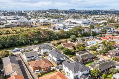 Photo of property in 61a Margan Avenue, New Lynn, Auckland, 0600