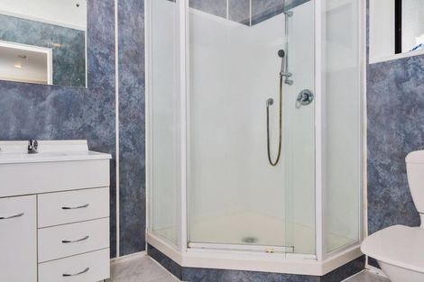 Photo of property in 27 Hobsonville Road, West Harbour, Auckland, 0618