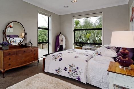 Photo of property in 82a Shaw Road, Oratia, Auckland, 0604