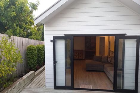 Photo of property in 2/7 Delisle Place, Windsor Park, Auckland, 0632