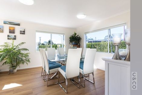 Photo of property in 2 Applemoors Way, Riverhead, 0820