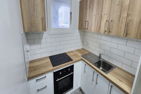 Photo of property in Devonport Apartments, 25/127 Saint Aubyn Street, New Plymouth, 4310
