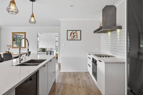 Photo of property in 33 Te Kio Crescent, Papamoa Beach, Papamoa, 3118