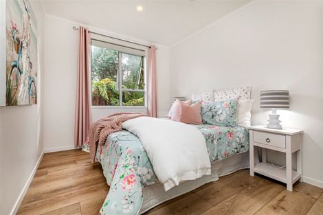 Photo of property in 10 Puketaha Road, Swanson, Auckland, 0816