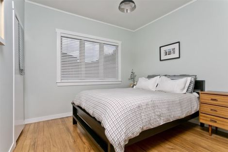 Photo of property in 2/98 Eversleigh Road, Belmont, Auckland, 0622