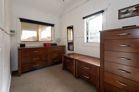 Photo of property in 105 Marine Parade North, Piha, 0772