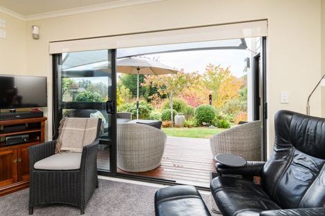 Photo of property in 4a Silkwood Place, Fitzherbert, Palmerston North, 4410