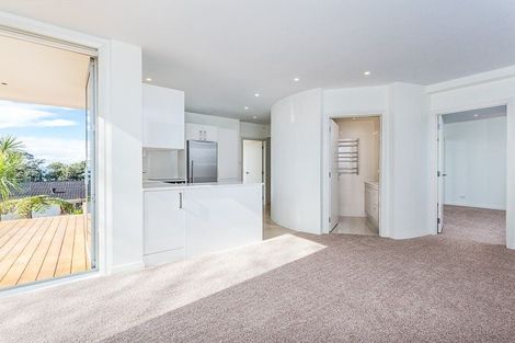 Photo of property in 6b Browns Bay Road, Rothesay Bay, Auckland, 0630