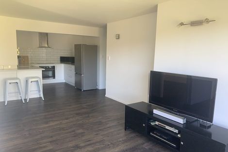 Photo of property in 111 Pupuke Road, Northcote, Auckland, 0627