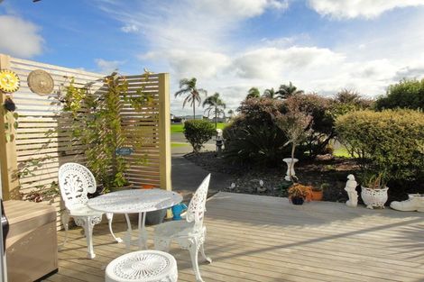 Photo of property in 2 Ara Kahika Lane, One Tree Point, 0118