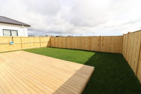 Photo of property in 22 Woven Place, Karaka, Papakura, 2113