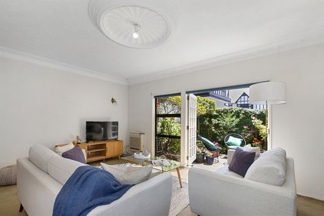 Photo of property in 9 Holly Road, Merivale, Christchurch, 8014