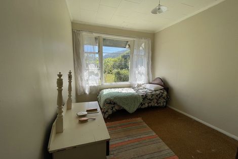 Photo of property in 4 Greenfield Street, Hector, 7822