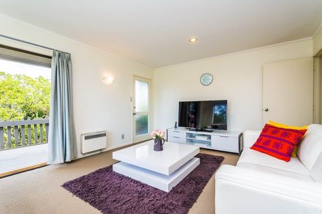 Photo of property in 33 Glen Vista Place, Bayview, Auckland, 0629