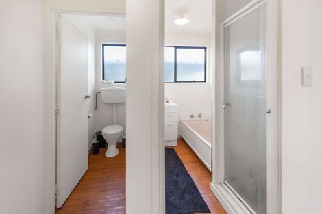 Photo of property in 15 Matthew Place, Kawaha Point, Rotorua, 3010