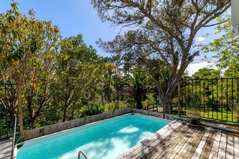 Photo of property in 917 South Head Road, South Head, Helensville, 0874