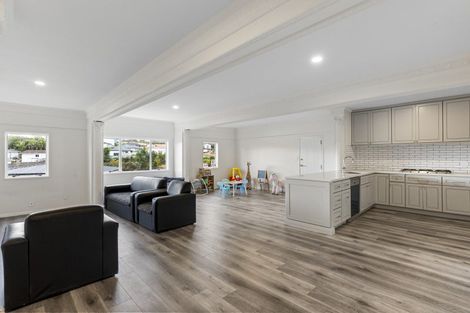 Photo of property in 6 Mahinga Place, Massey, Auckland, 0614