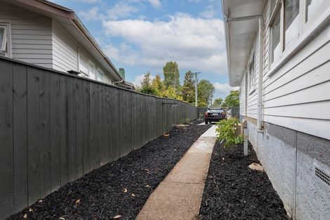 Photo of property in 61a Cobham Crescent, Kelston, Auckland, 0602