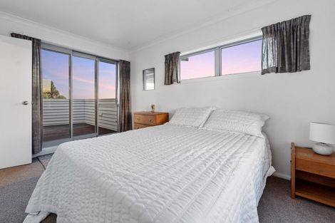 Photo of property in 63 Karewa Parade, Papamoa Beach, Papamoa, 3118