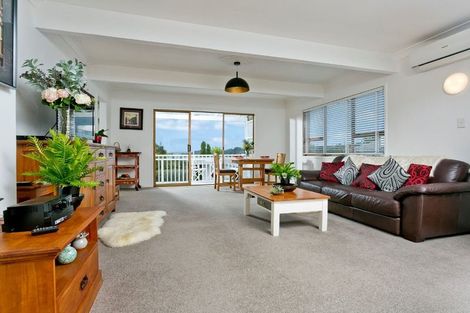 Photo of property in 1/4 Lynn Road, Bayview, Auckland, 0629