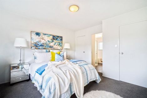 Photo of property in 2/9a Kitewao Street, Northcote, Auckland, 0627