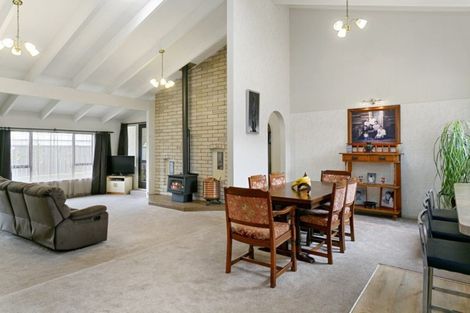 Photo of property in 2 Kew Place, Richmond Heights, Taupo, 3330