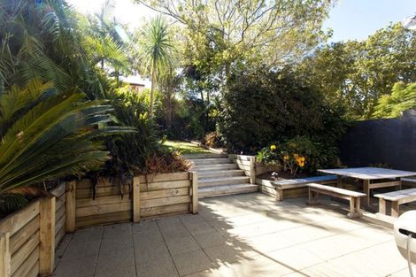Photo of property in 1/31 James Evans Drive, Northcote, Auckland, 0627