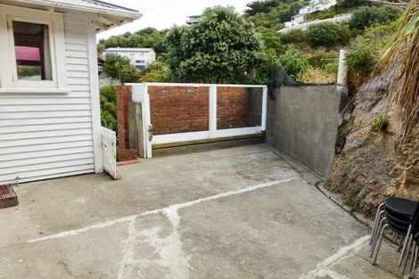 Photo of property in 26 Cave Road, Houghton Bay, Wellington, 6023