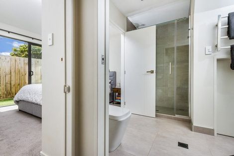 Photo of property in 35b Seon Place, Birkdale, Auckland, 0626