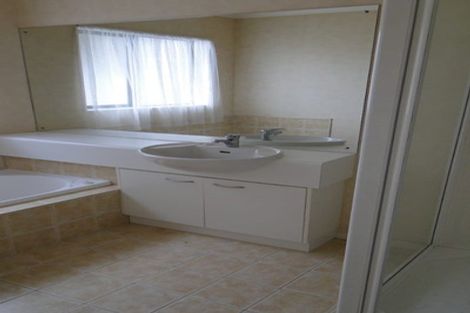 Photo of property in 8 Attymon Lane, East Tamaki, Auckland, 2016