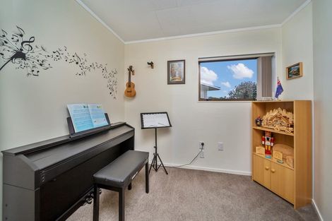 Photo of property in 31 Tiverton Crescent, Whalers Gate, New Plymouth, 4310