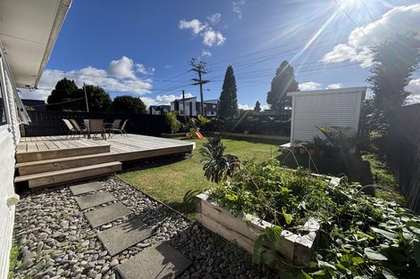 Photo of property in 16 Taikata Road, Te Atatu Peninsula, Auckland, 0610