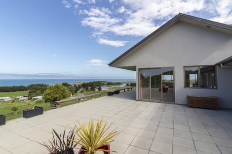 Photo of property in 1069 Waianakarua Road, Herbert, Oamaru, 9495