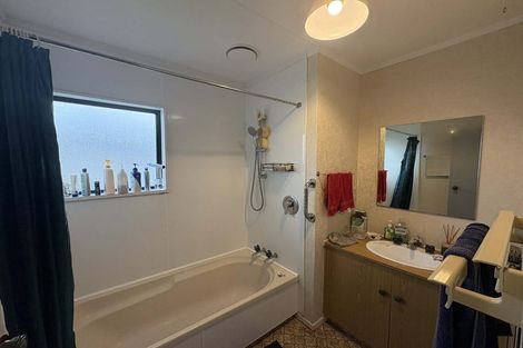 Photo of property in 10 Trimble Place, Bell Block, New Plymouth, 4312