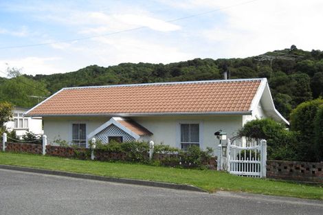 Photo of property in 64 Hampden Street, Picton, 7220