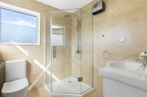 Photo of property in 517 East Coast Road, Murrays Bay, Auckland, 0630