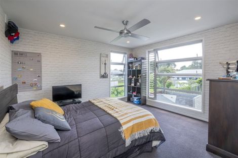 Photo of property in 24 Okarito Avenue, Levin, 5510
