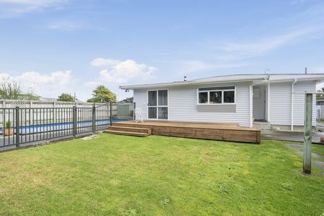 Photo of property in 18 Buckley Grove, Paraparaumu, 5032