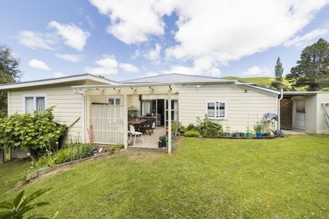 Photo of property in 18 Marshall Road, Hunterville, 4730