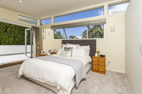 Photo of property in 1/22 Kiteroa Terrace, Rothesay Bay, Auckland, 0630